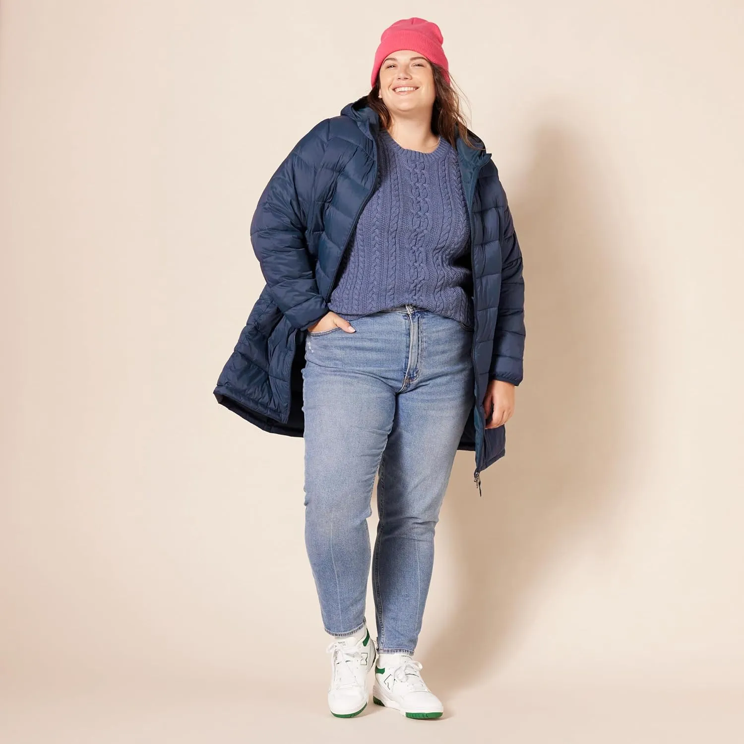 Amazon Essentials Women's Lightweight Water-Resistant Packable Hooded Puffer Coat (Available in Plus Size)