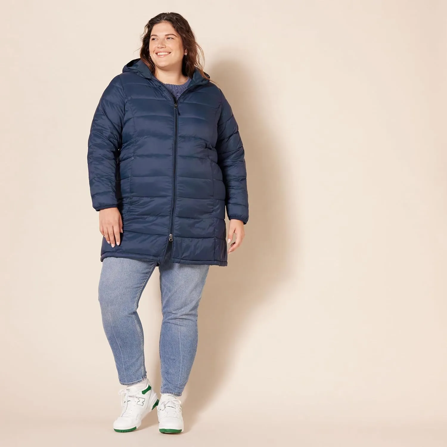 Amazon Essentials Women's Lightweight Water-Resistant Packable Hooded Puffer Coat (Available in Plus Size)