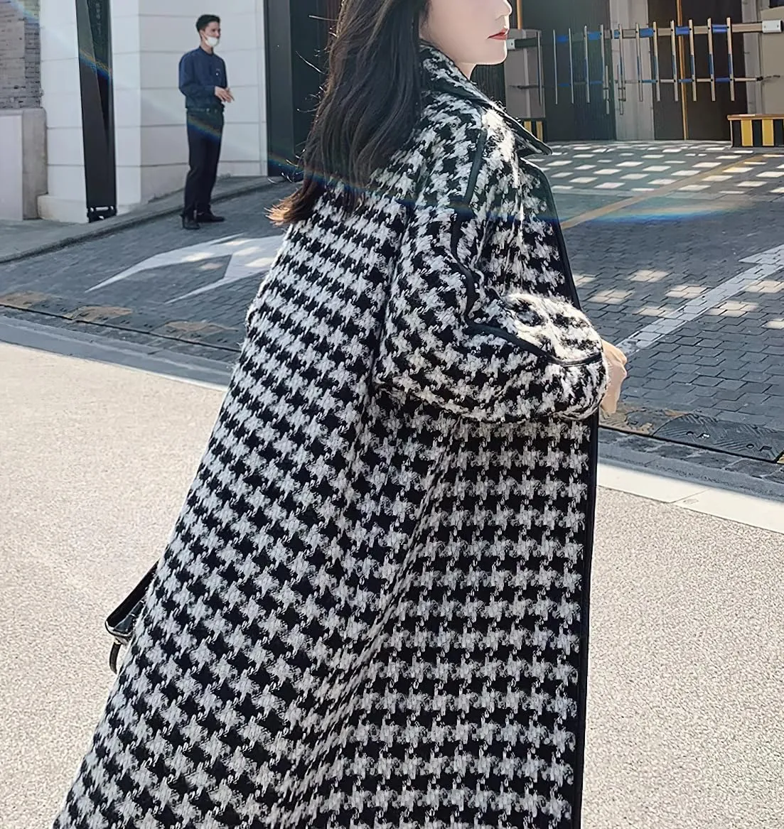chouyatou Women's Elegant Houndstooth Wool Blend Overcoat Lapel Vintage Mid Long Trench Coat with pocket