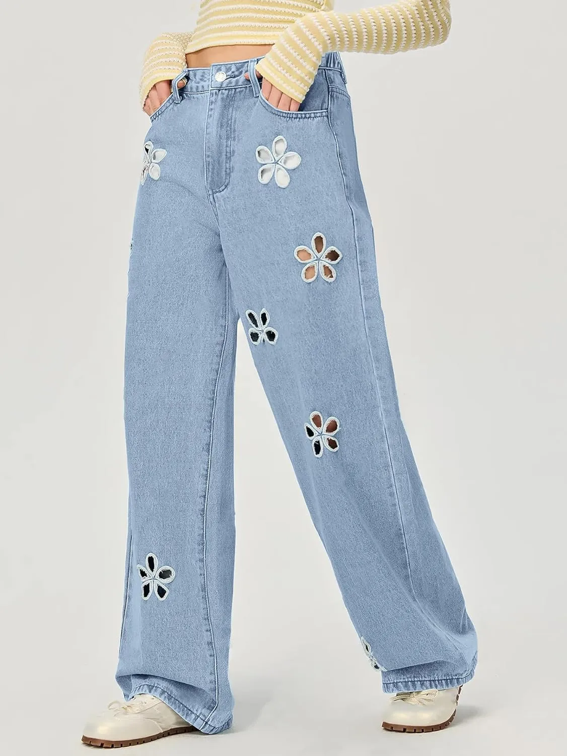 chouyatou Women's Y2k Baggy Wide Leg Denim Pants Hollow Out Flower Boyfriend Mid Rise Barrel Jeans with Pockets
