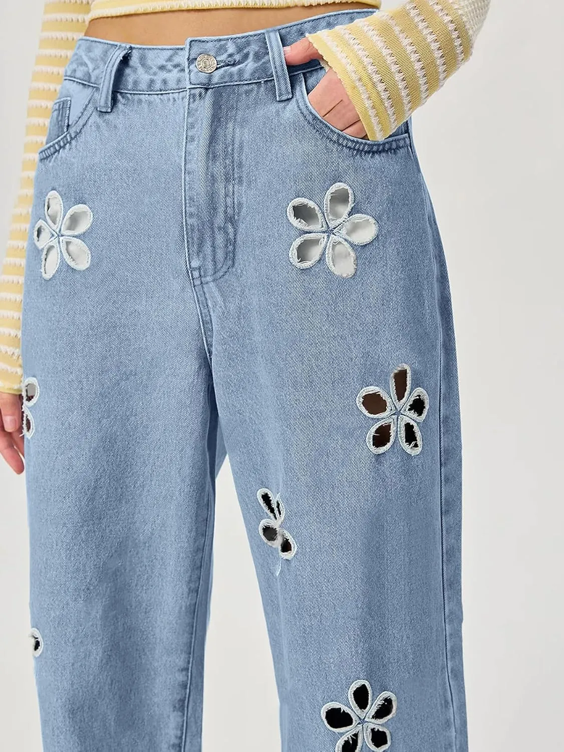chouyatou Women's Y2k Baggy Wide Leg Denim Pants Hollow Out Flower Boyfriend Mid Rise Barrel Jeans with Pockets