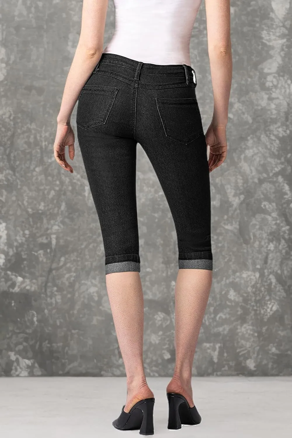 Hybrid & Company Women's Stretchy Slim Fit Denim Capri Jeans
