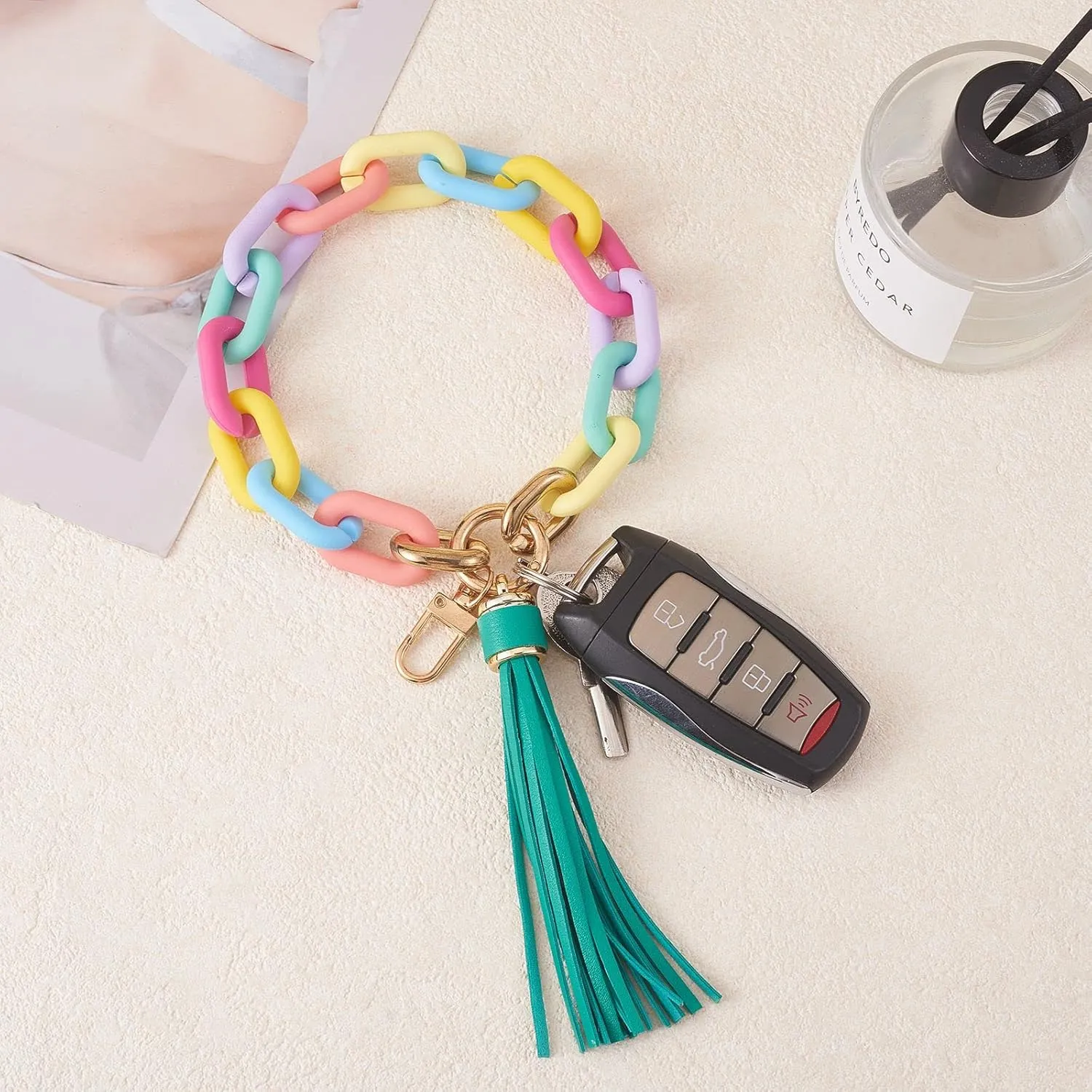 Wristlet Keychain for Women, Acrylic Chain Link Wristlet Keychain Boho Car Keychain with Leather Tassel
